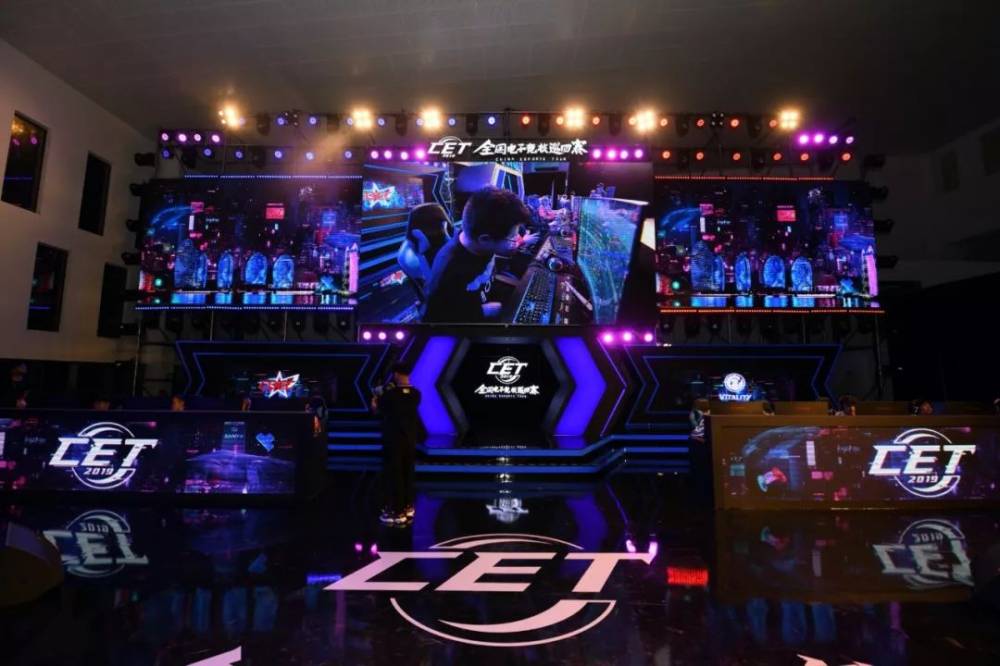 的步伐和快 的步伐和快