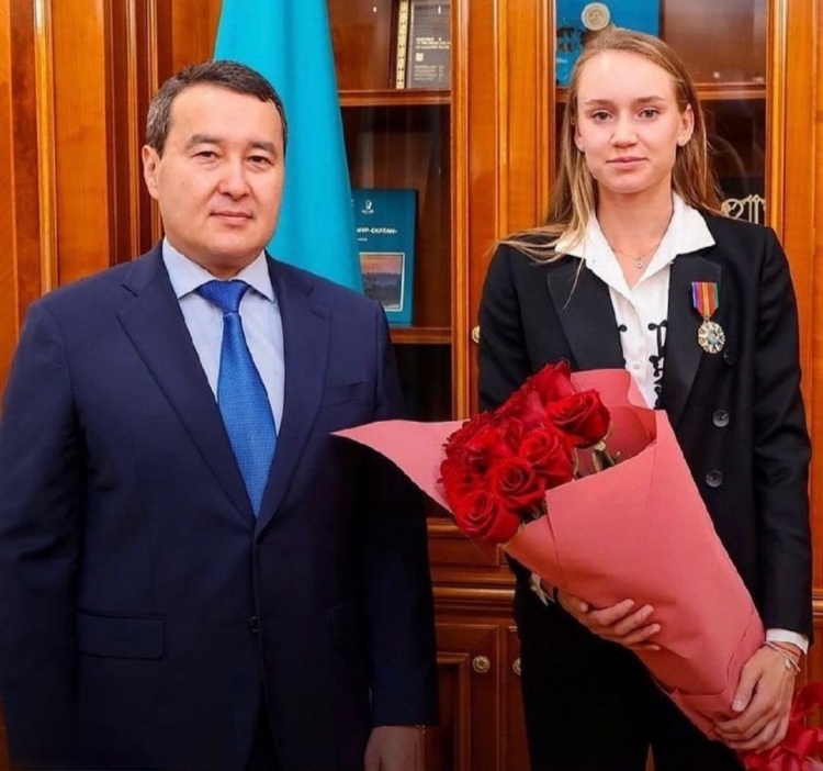 凭借默契的 凭借默契的